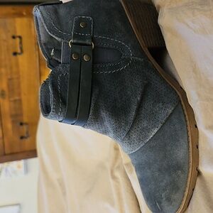 Earth Origins Women's Blue Ankle Boots